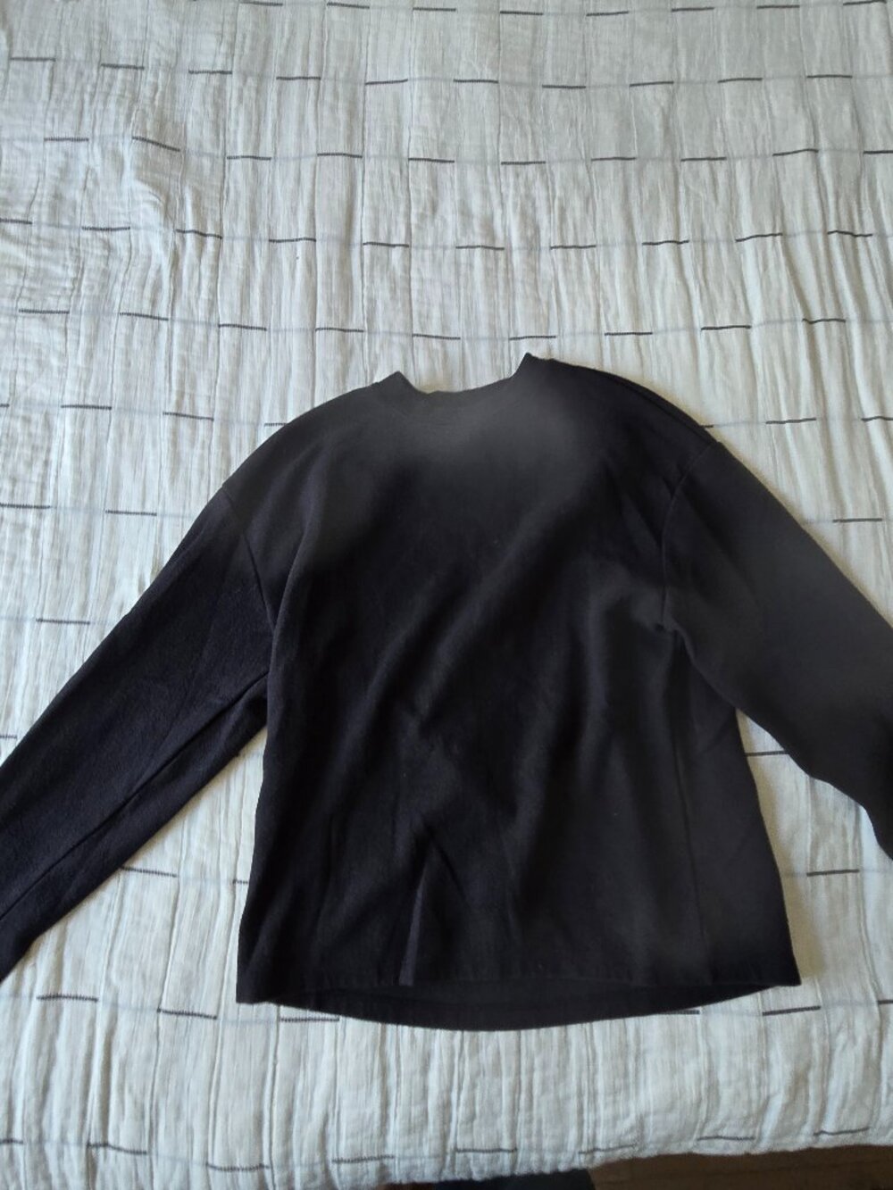 Denim & Flower Ricky Singh Black Relaxed Fit Crewneck – Size M Price $20 OBO Bra